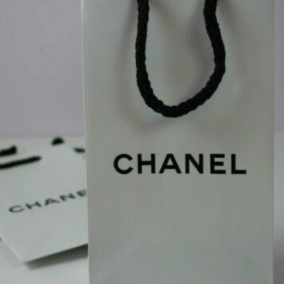 CHANEL Bag White Black Letters 9' X 5' Black String Collapsible - Picture 14 of 16